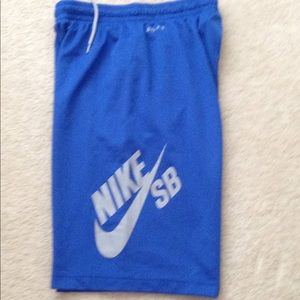 Boys Nike short sizeXL
